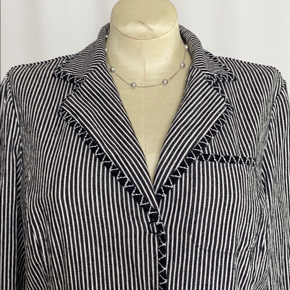 Talbots Hidden Button Pin Stripe Navy Blazer NWOT - Picture 2 of 10